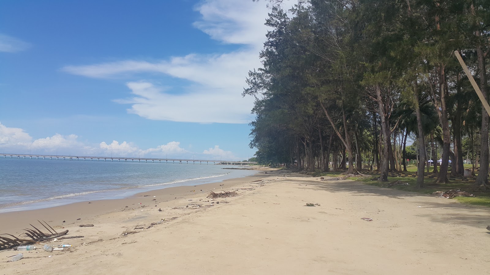 Foto von Sahabat Beach mit beiger sand Oberfläche