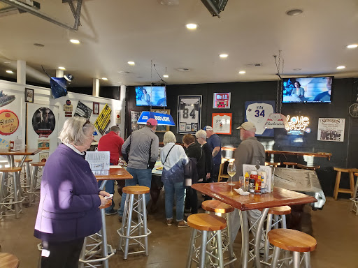 Sports Bar «Stingrays Taphouse and Grill», reviews and photos, 401 Beach Ave, Port Aransas, TX 78373, USA