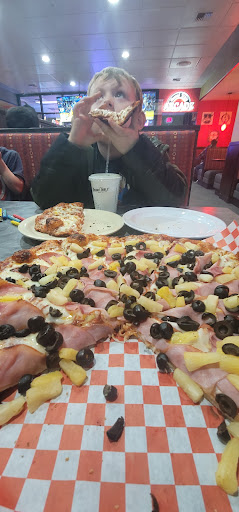 Pizza Restaurant «Round Table Pizza», reviews and photos, 16016 Meridian E, Puyallup, WA 98375, USA