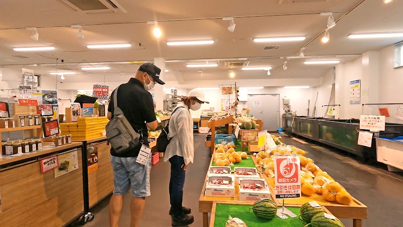 お魚センターうみがめ（農水産物直売所）