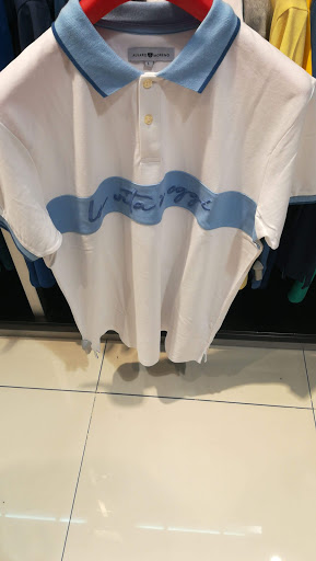 Stores to buy men's polo shirts Granada