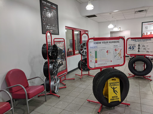 Tire Shop «Discount Tire Store - Plymouth, MN», reviews and photos, 1655 Annapolis Ln N, Plymouth, MN 55441, USA