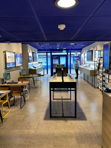O2 Shop Bedford - Cell phone store