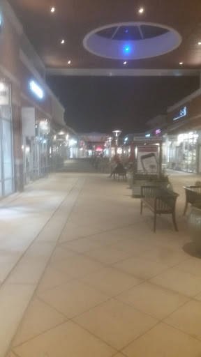 Shopping Mall «Taubman Prestige Outlets», reviews and photos, 17057 N Outer 40 Rd, Chesterfield, MO 63005, USA