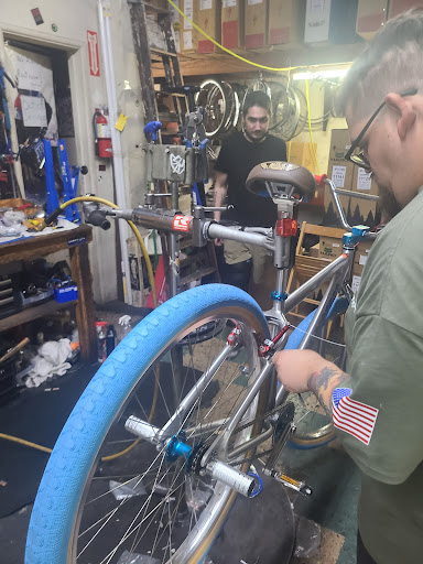 Bicycle Store «Burbank Bike Shop», reviews and photos, 4400 W Victory Blvd, Burbank, CA 91505, USA