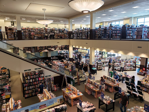 Book Store «Barnes & Noble», reviews and photos, 91 Old Country Rd, Carle Place, NY 11514, USA
