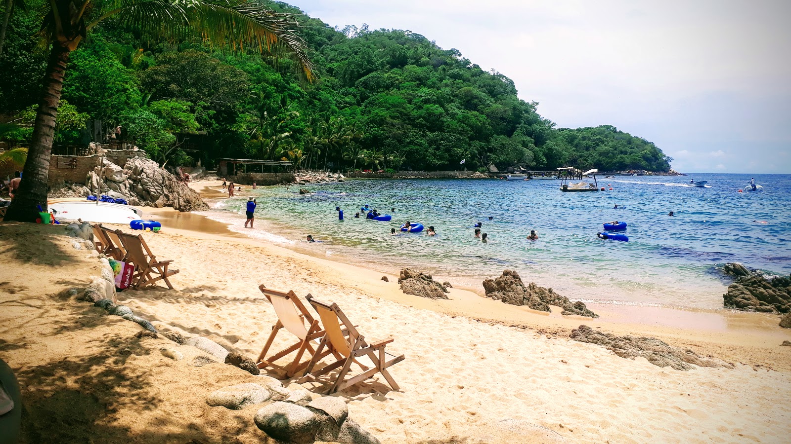 Caletas beach'in fotoğrafı kısmen tatil bölgesi