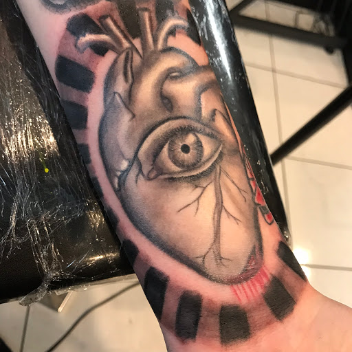 Tattoo Shop «Wildlife Tattoo», reviews and photos, 7149 Winnetka Ave, Winnetka, CA 91306, USA