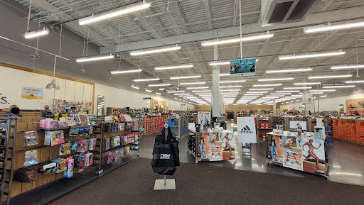 Shoe Store «DSW Designer Shoe Warehouse», reviews and photos, 300 Mishawum Rd, Woburn, MA 01801, USA