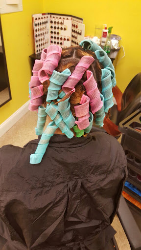 Beauty Salon «New Image Dominican Hair Salon», reviews and photos, 143 W Main St, Norristown, PA 19401, USA