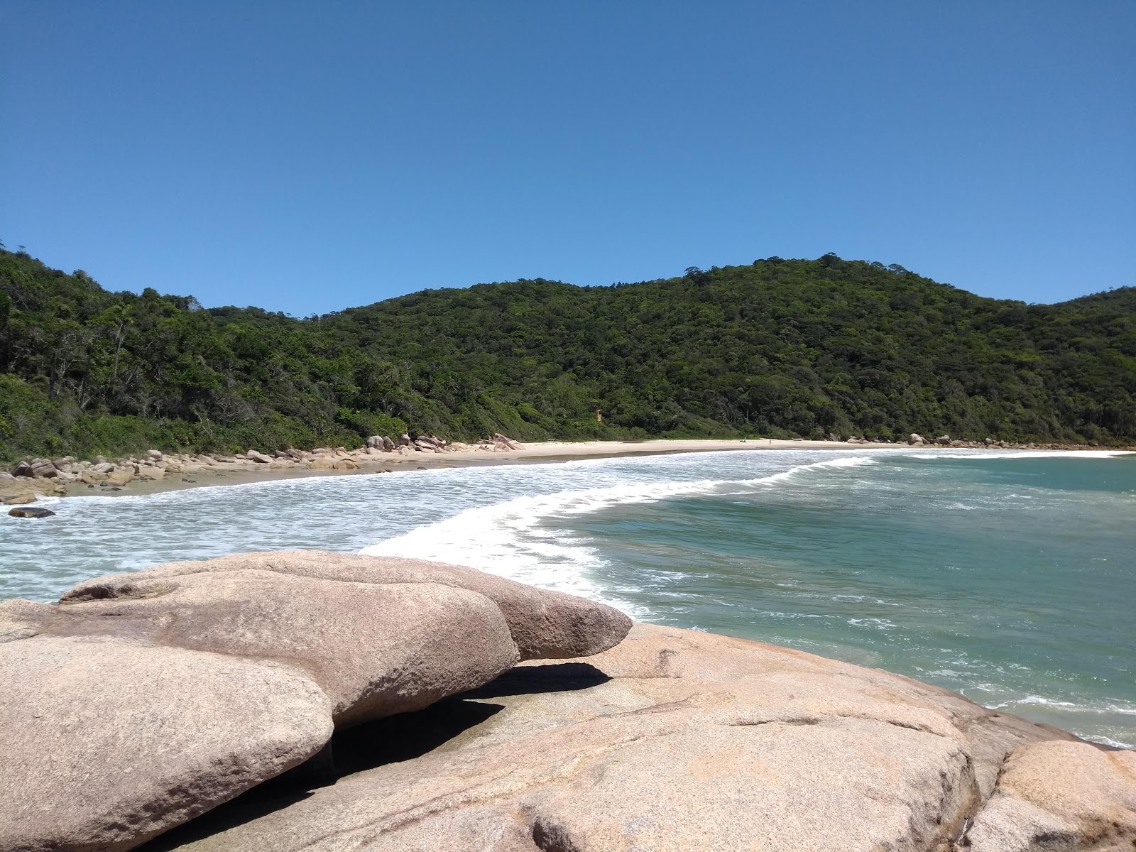 Photo de Praia do Sissial avec l'eau cristalline de surface