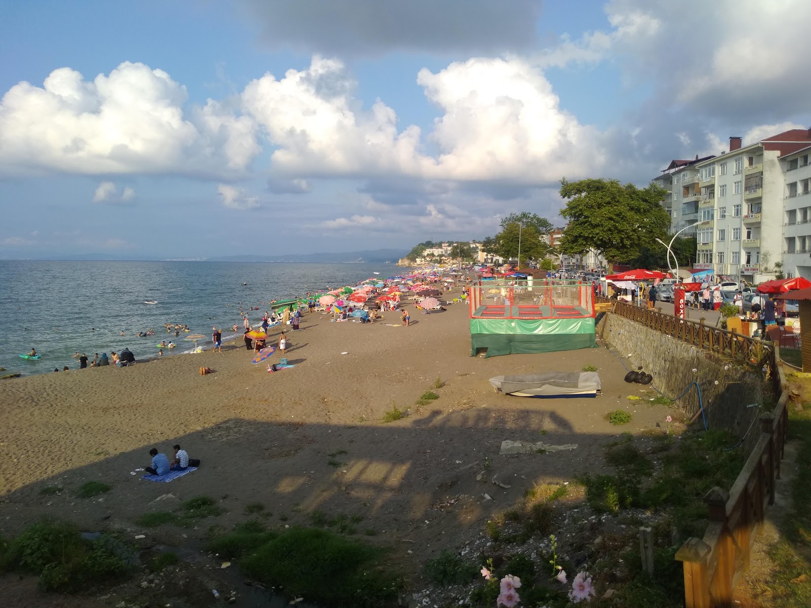 Сuhalli Plajı'in fotoğrafı - rahatlamayı sevenler arasında popüler bir yer