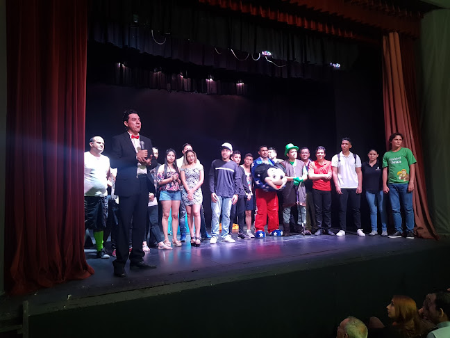 Cómicos Escuela de Actuación para Teatro, TV, Cine, Video. Clases y Talleres de Actuación en Guayaquil - Guayaquil