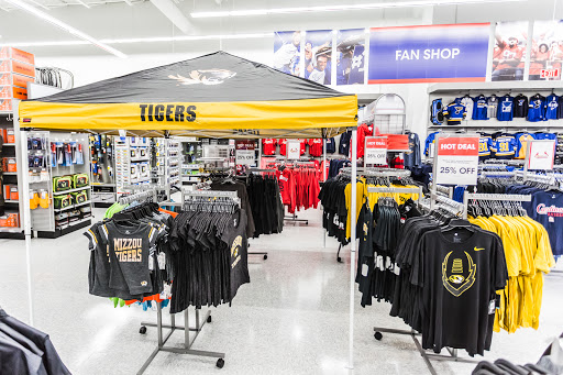 Sporting Goods Store «Academy Sports + Outdoors», reviews and photos, 14260 Manchester Rd, Manchester, MO 63011, USA