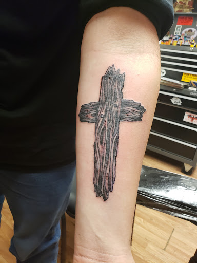 Tattoo Shop «Patriotic Pain Tattoo & Body Piercing», reviews and photos, 5658 William Penn Hwy, Murrysville, PA 15668, USA