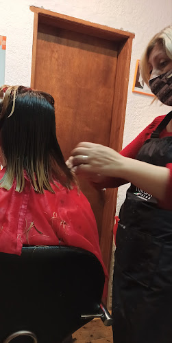 Aurora's peluquería unisex - Barbería