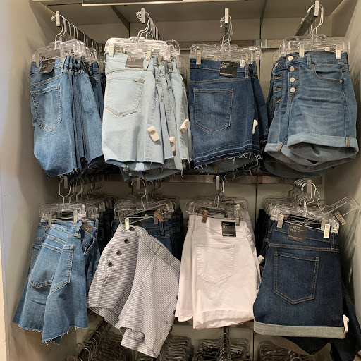 Clothing Store «Banana Republic», reviews and photos, 820 W Stacy Rd, Allen, TX 75013, USA