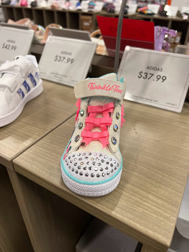 Shoe Store «DSW Designer Shoe Warehouse», reviews and photos, 937 Watters Creek Blvd, Allen, TX 75013, USA