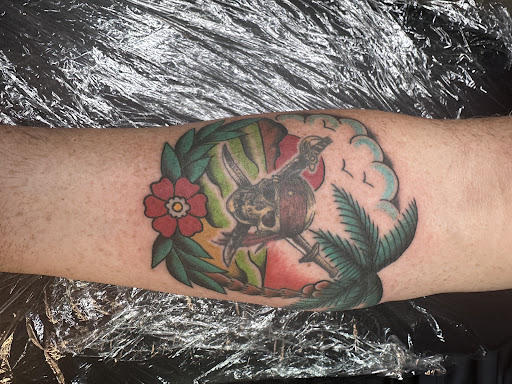 Explore broken chain tattoo ideas, creative tattoo ideas in Round Rock, available at Supernova Tattoo Parlour