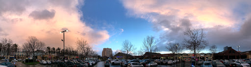 Shopping Mall «Powell Street Plaza Shopping Center», reviews and photos, 5795 Christie Ave, Emeryville, CA 94608, USA