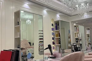 Nayomi Beauty Salon image