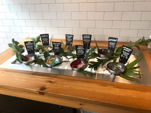 Cosmetics Store «Lush», reviews and photos, 10 Rosedale Shopping Center, Roseville, MN 55113, USA