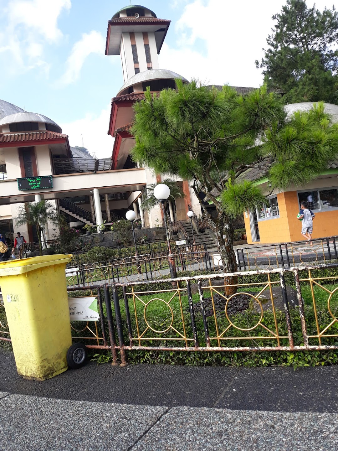 Parking Mosque Atta Awun Puncak