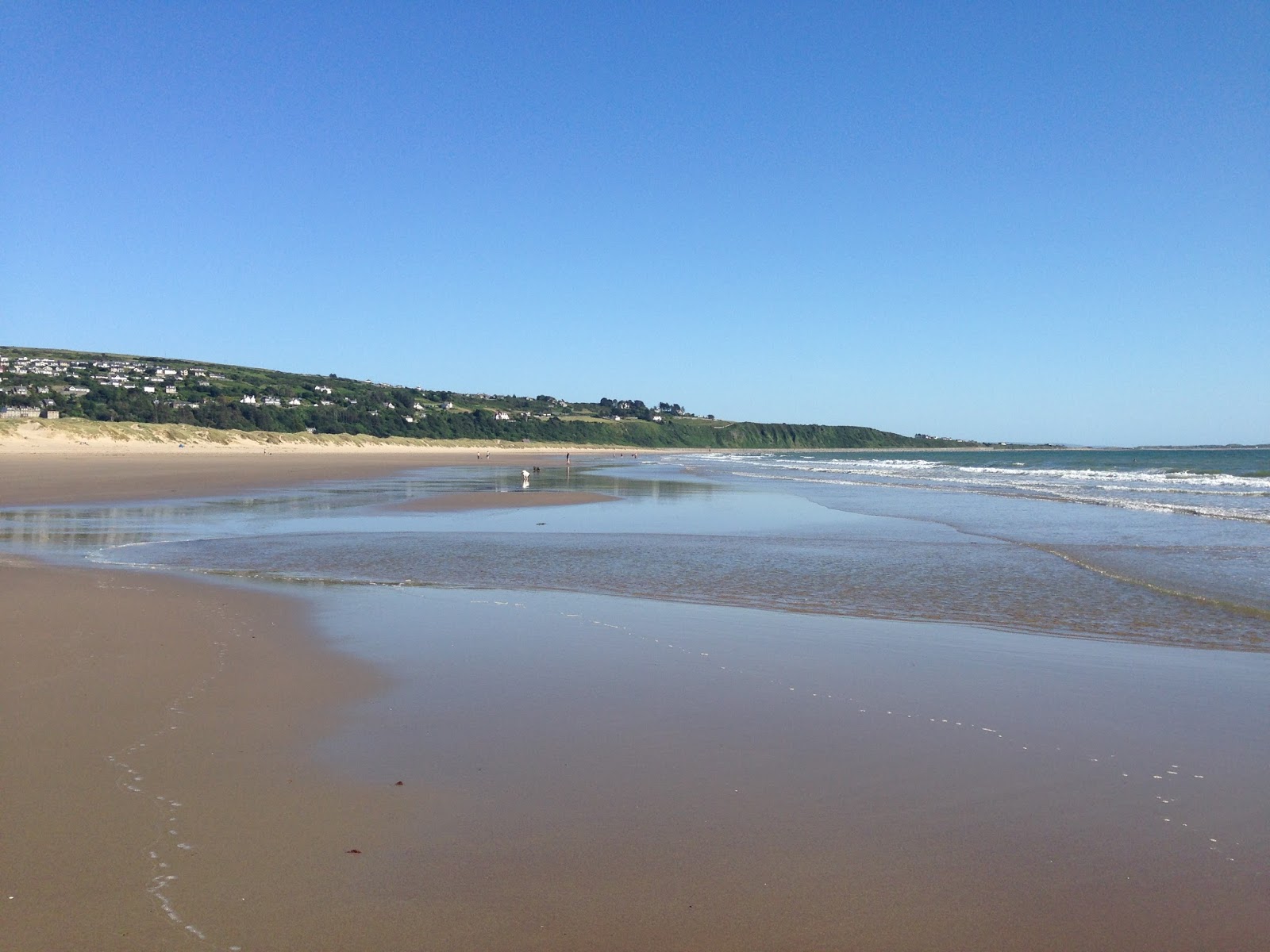 Foto van Harlech Strand met helder zand oppervlakte