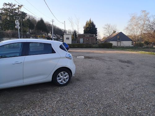 Borne de recharge de véhicules électriques SEY Yvelines Charging Station La Falaise