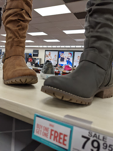 Shoe Store «Rack Room Shoes», reviews and photos, 2809 Battleground Ave, Greensboro, NC 27455, USA