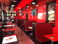 Atmosphère du Restaurant Le New Burger NB à Saint-Denis - n°2