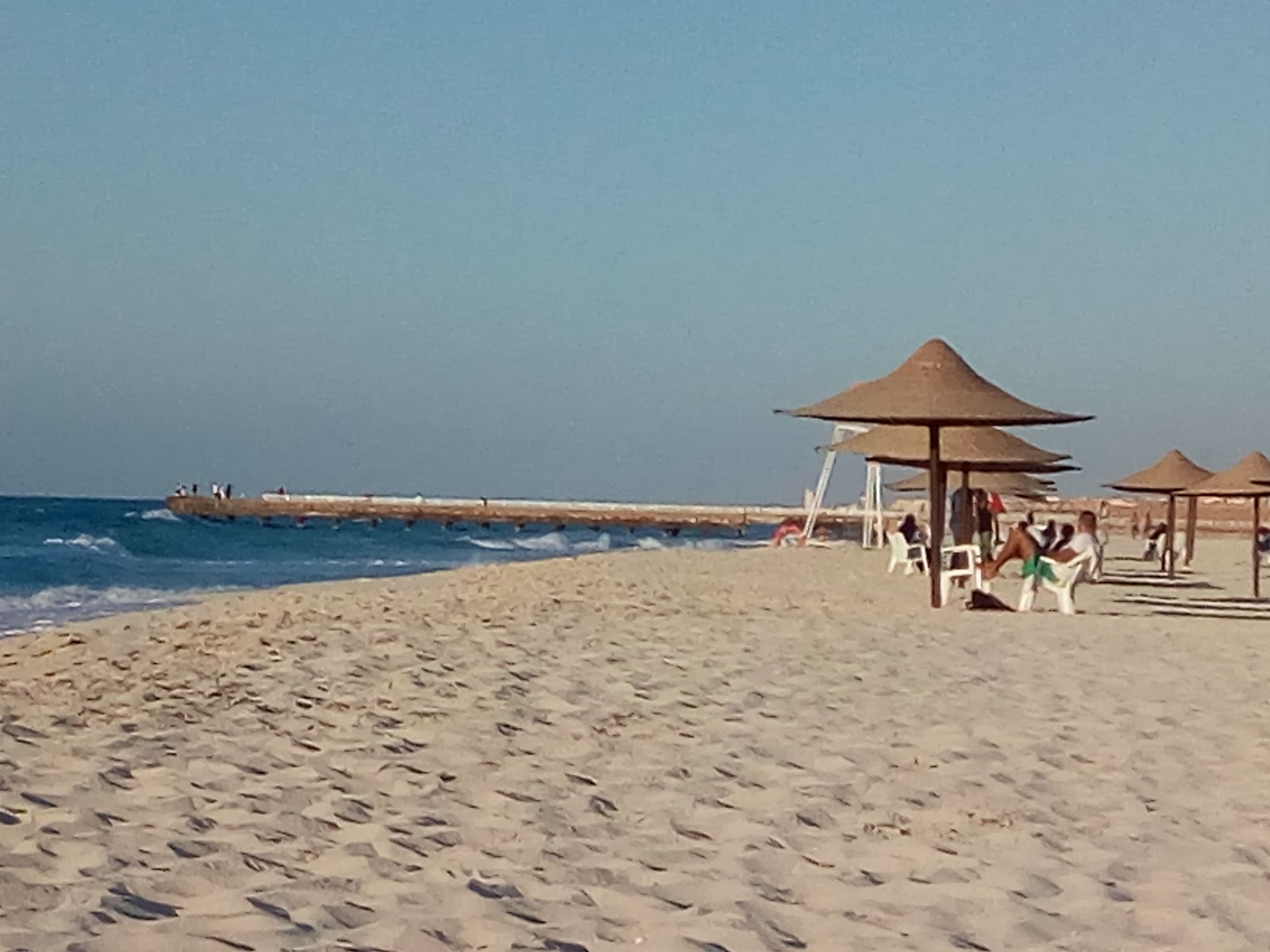 Foto de Marbella Beach con recta y larga