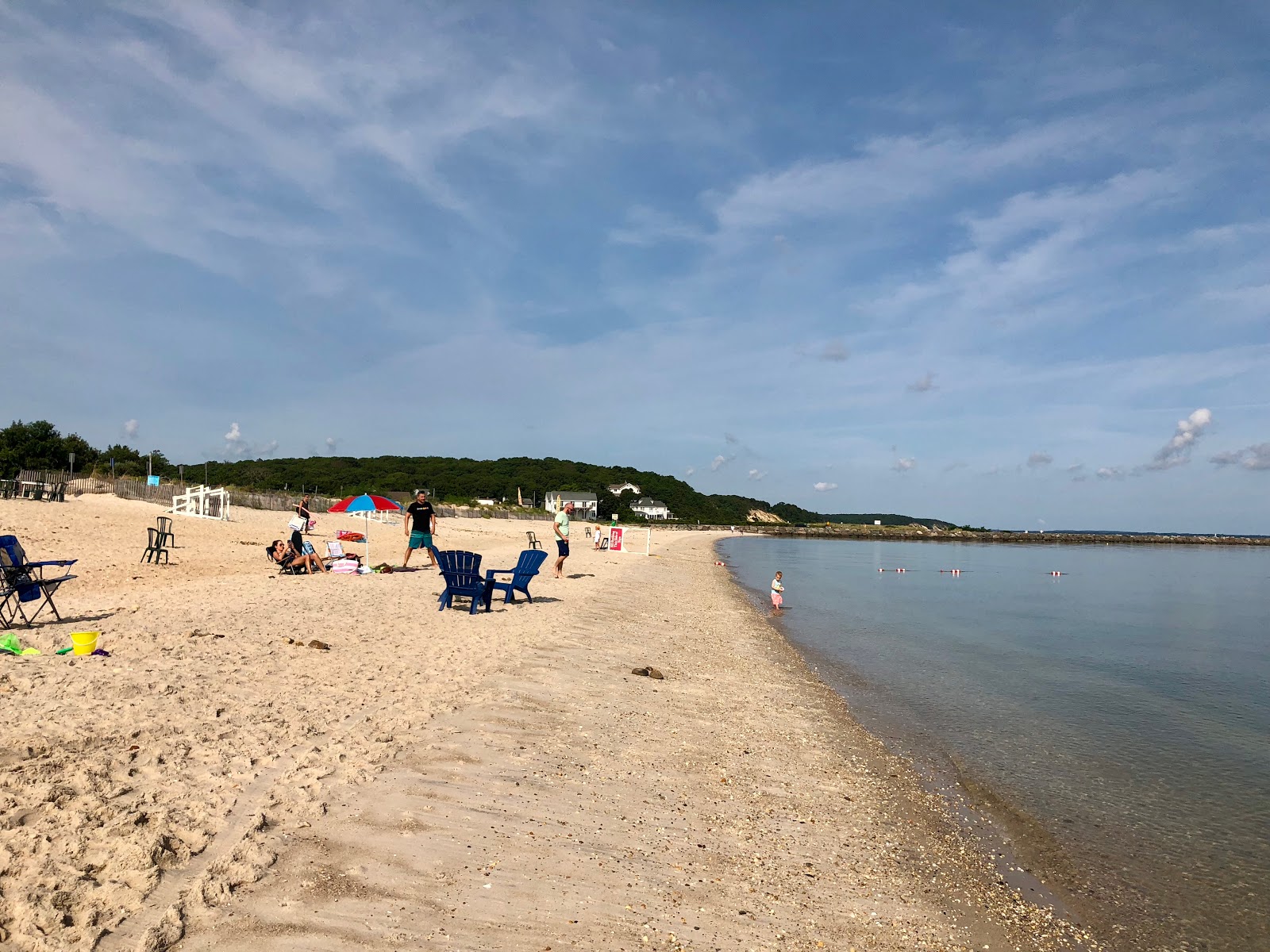 Foto av Meschutt Beach med ljus sand yta