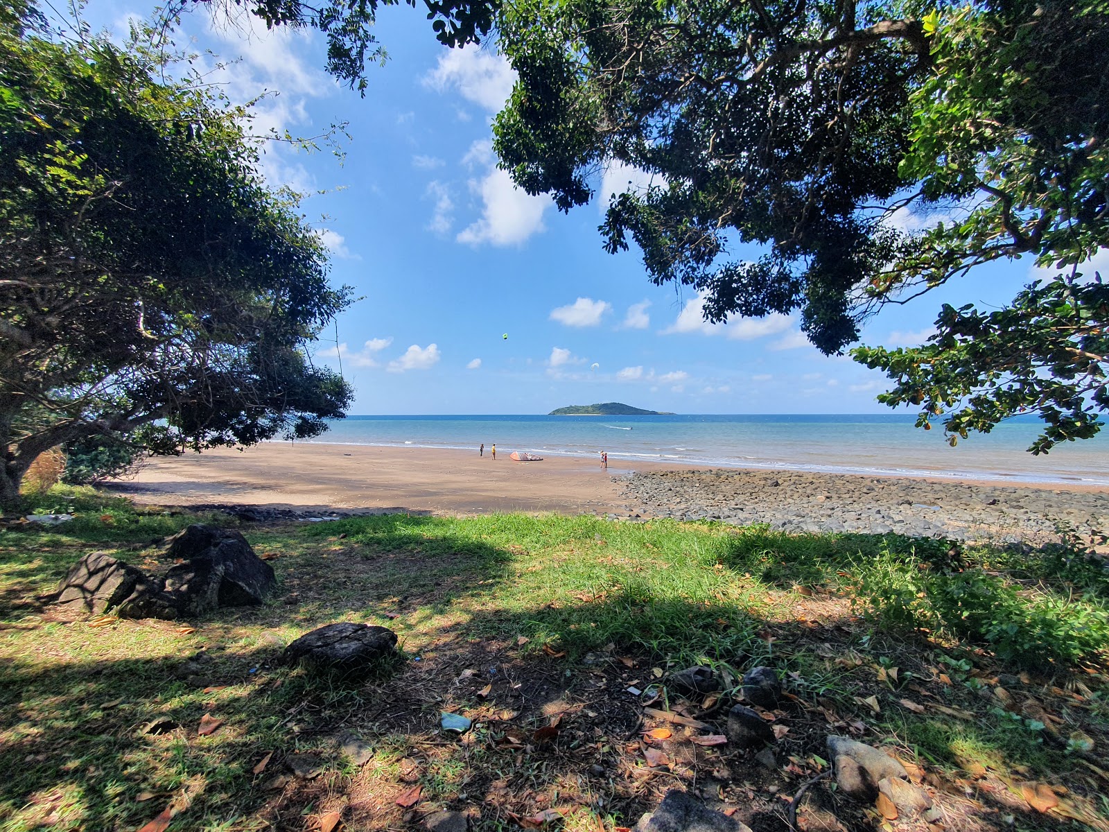 Foto de Sakouli Beach con arena marrón superficie