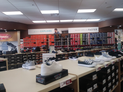 Shoe Store «Famous Footwear», reviews and photos, 1017 Montauk Hwy, Shirley, NY 11967, USA