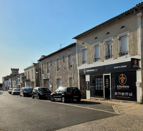 Agence immobilière Arthurimmo.com Marais-Poitevin Courçon Courçon