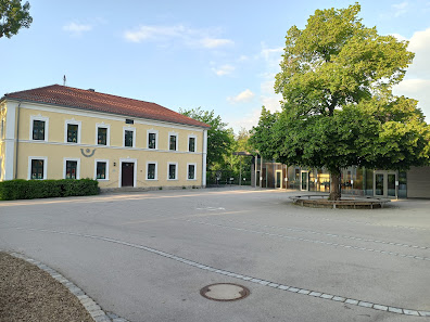 Grundschule Oberhaching Kirchpl. 12, 82041 Oberhaching, Deutschland