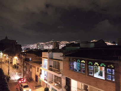 Habitaciones en Medellín (Apartahotel Ferjaz)
