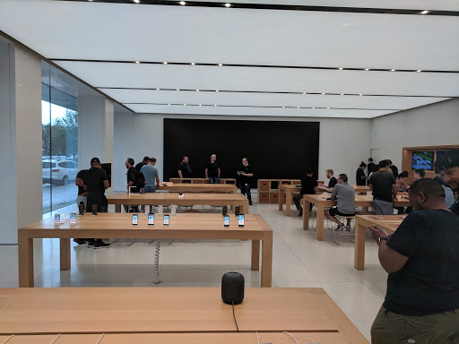 Computer Store «Apple Country Club Plaza», reviews and photos, 227 Nichols Rd, Kansas City, MO 64112, USA