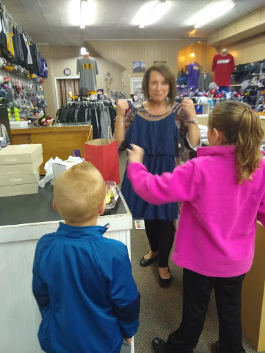 Clothing Store «Lincks Clothing & Shoes», reviews and photos, 15 Public Square, Salem, IN 47167, USA