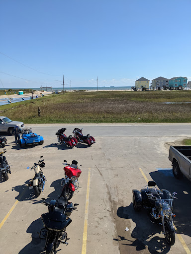 Bar & Grill «Sharkies On The Beach Bar & Grill», reviews and photos, 10 Surf Dr, Surfside Beach, TX 77541, USA