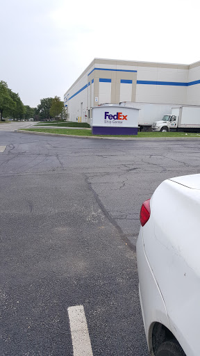 Shipping and Mailing Service «FedEx Ship Center», reviews and photos, 300 Craig Pl, Hillside, IL 60162, USA