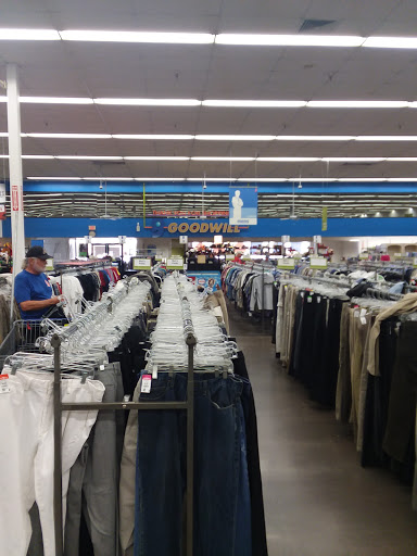 Thrift Store «7th St & Union Hills Goodwill Retail Store & Donation Center», reviews and photos, 710 E Union Hills Dr, Phoenix, AZ 85024, USA