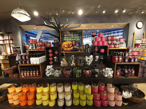 Bath & Body Works, 123 4 Seasons Town Center Ent, Greensboro, NC 27427, USA, 
