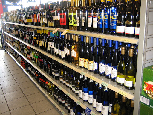 Liquor Store «Elgin Liquor & Wine», reviews and photos, 1350 E Chicago St #31, Elgin, IL 60120, USA