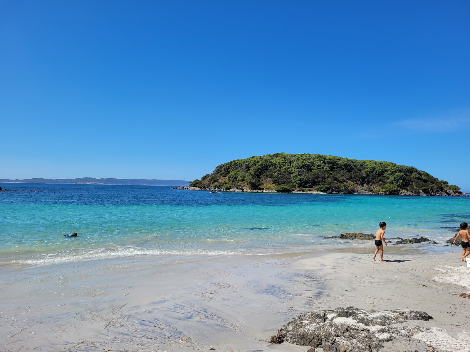 Foto di Hartmans Beach con una superficie del sabbia beige