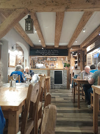 Atmosphère du Restaurant français Au Village à Combloux - n°2