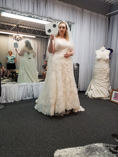 Bridal Shop «Divas Closet Bridal Boutique», reviews and photos, 1034 Merriam Ln, Kansas City, KS 66103, USA