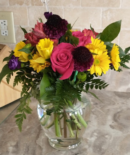 Florist «Lawrence Florist», reviews and photos, 927 N 2nd St, St Charles, MO 63301, USA