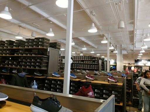 Clothing Store «Under Armour Factory House», reviews and photos, 321 Nut Tree Rd #232, Vacaville, CA 95687, USA
